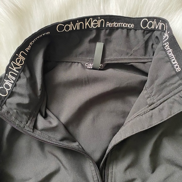 Calvin Klein Performance WindBreaker - Picture 2 of 9